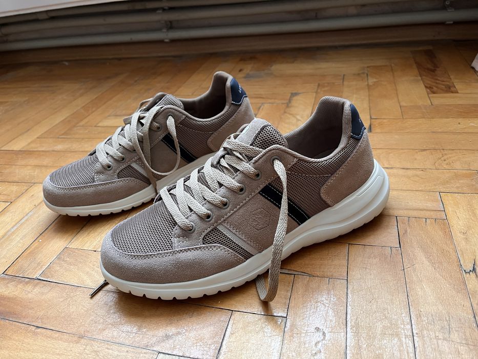 Кросівки чоловічі