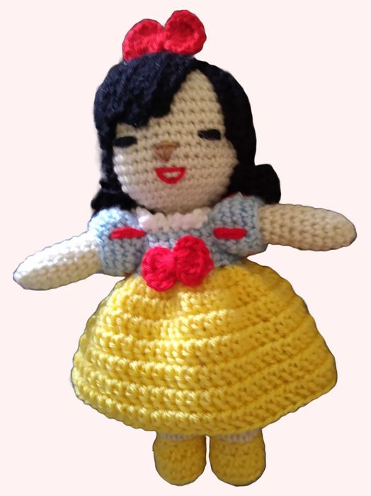 Peluche em croché: Inspirada na Branca de Neve - Personalizável