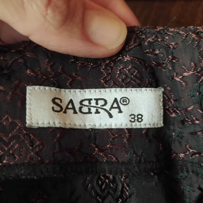 Spódniczka brązowa z dodatkiem sztucznego jedwabiu Sabra
M / 38 / 10