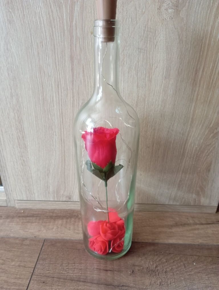 Róża butelka lampka na prezent