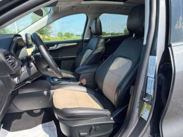 2022 Ford Escape Hybrid Titanium