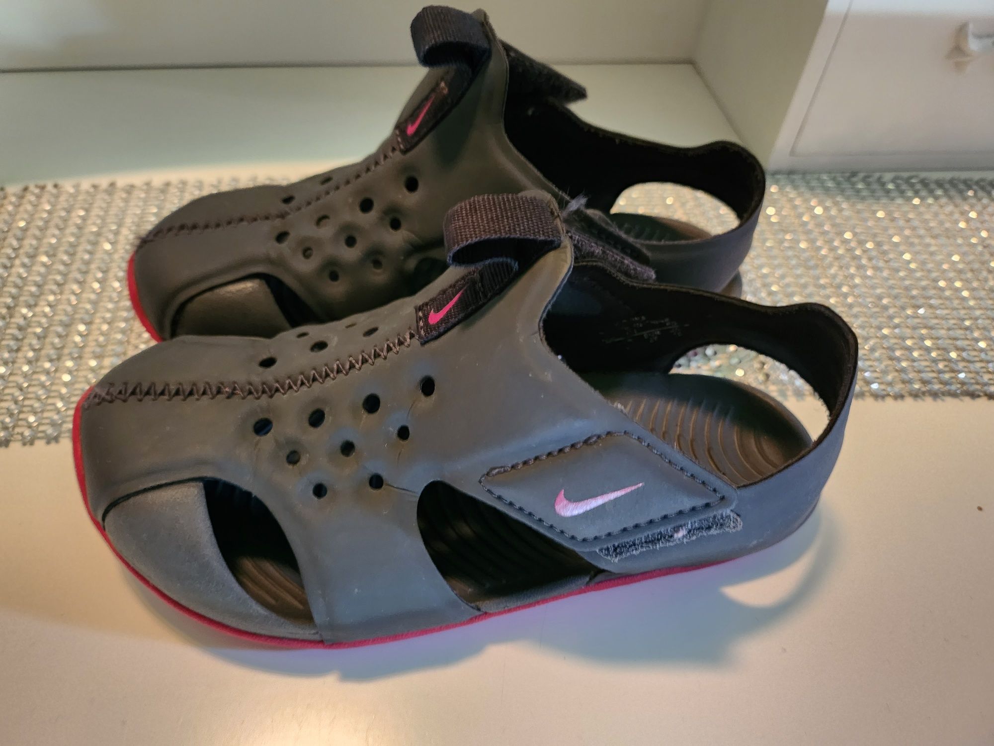 Sandałki Nike r.25