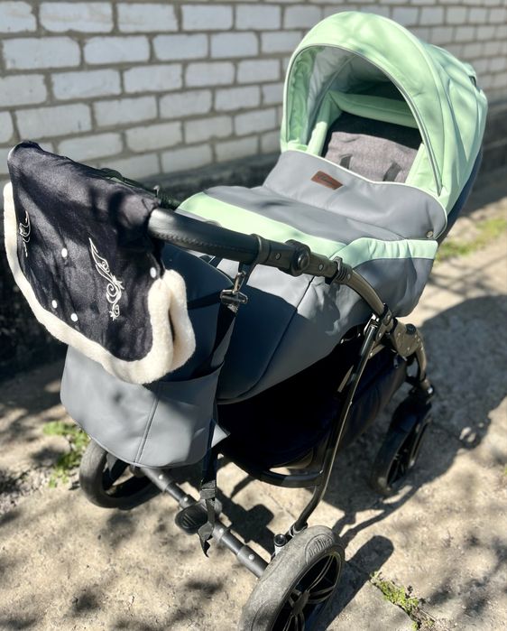 Продам коляску victoria classic 2в 1