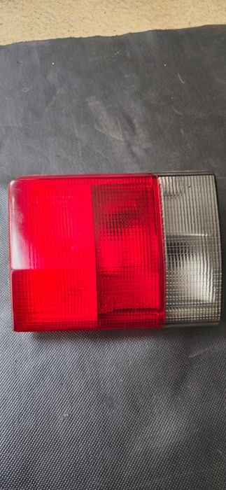 Lampa Tylna Tył Lewa w Klapę Bagażnika Audi 80 B4 Kombi
