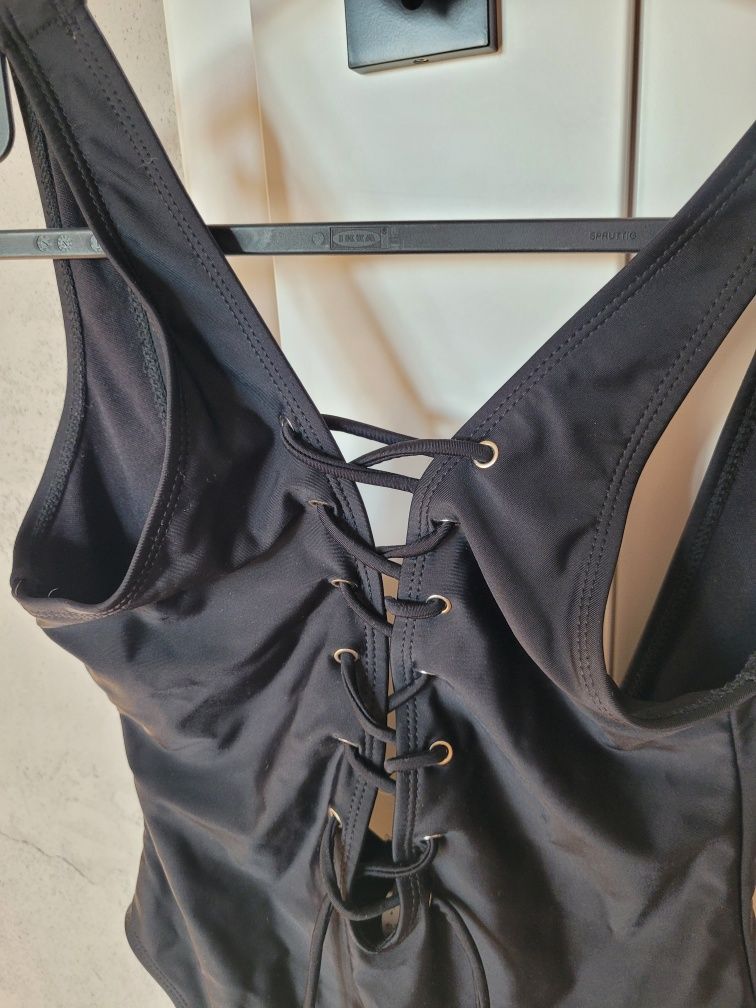 Czarny jednoczęściowy strój kąpielowy Missguided