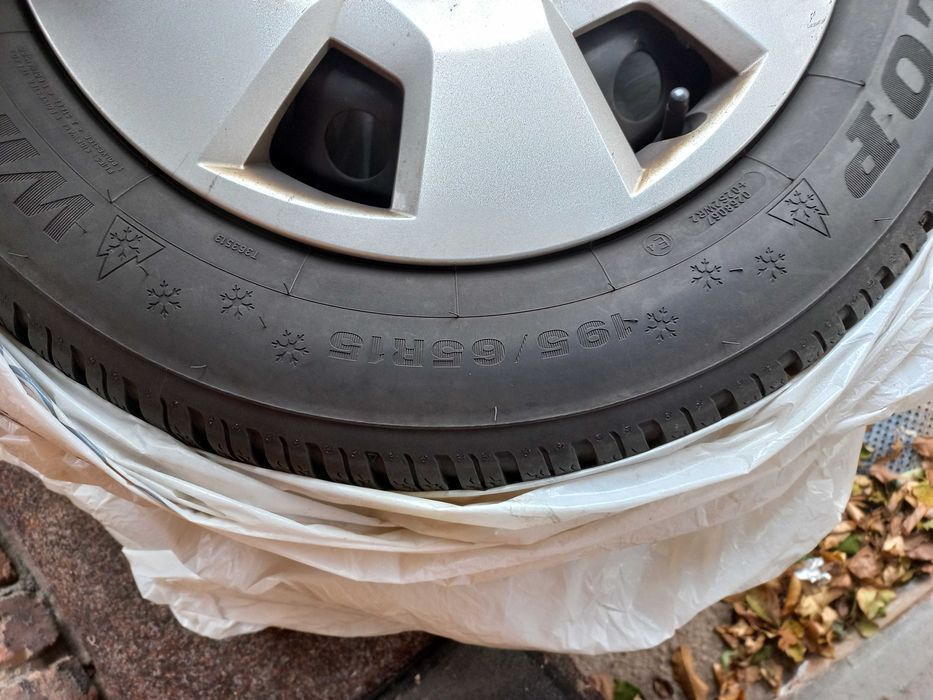 Зимова гума на дисках 195/65 R15
