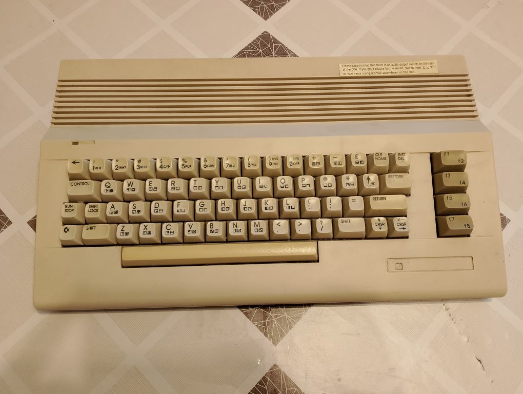 Commodore 64 oraz kasety używane zestaw