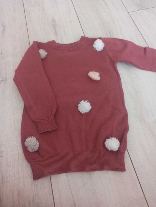 Sweterek Sinsay z pomponami