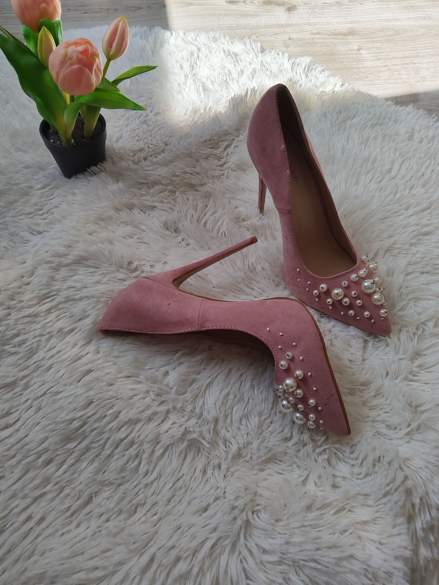 Buty damskie na obcasie nowe 40