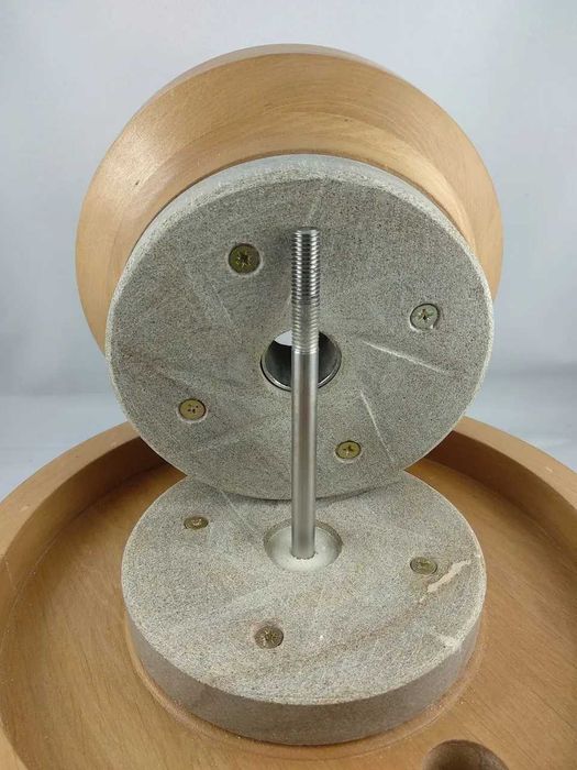 Млин, мукомолка GrainMary з кам'яними жорнами