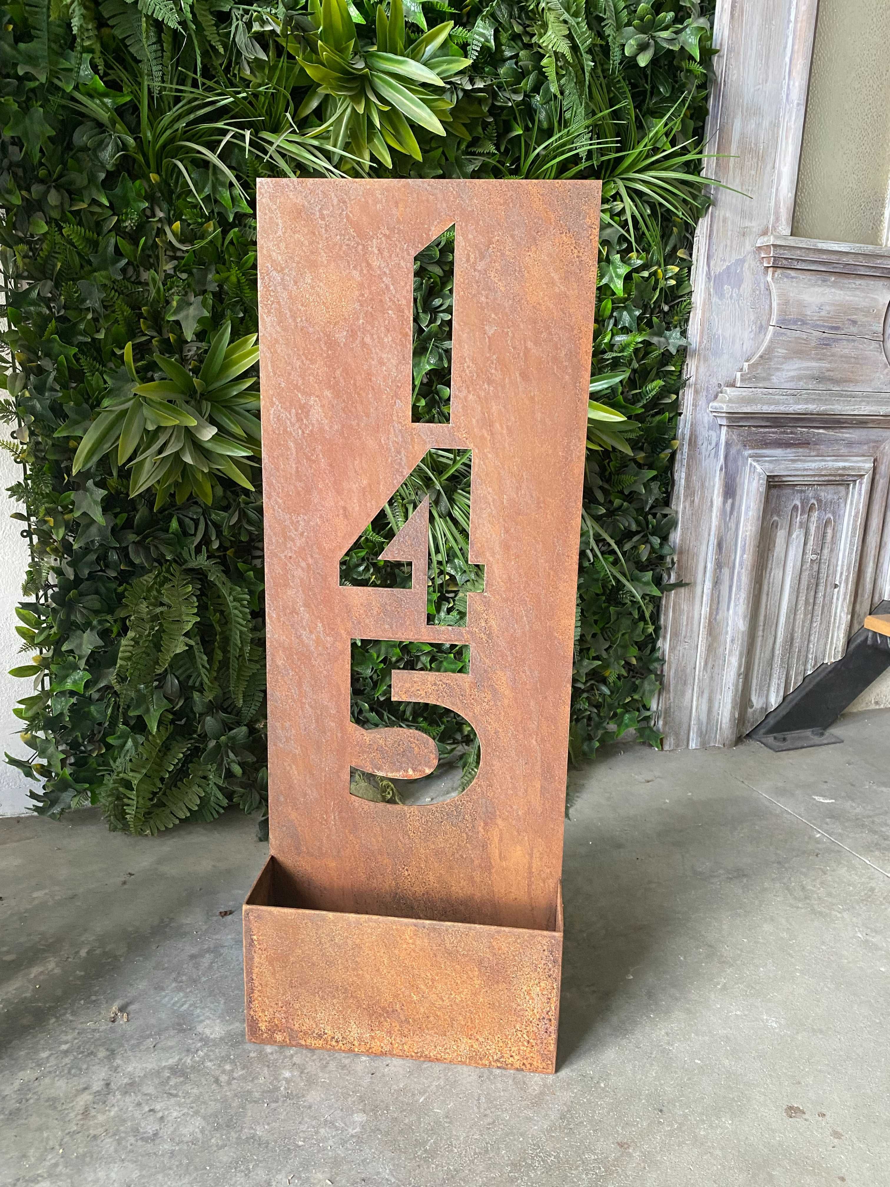 Número de Porta com Floreira