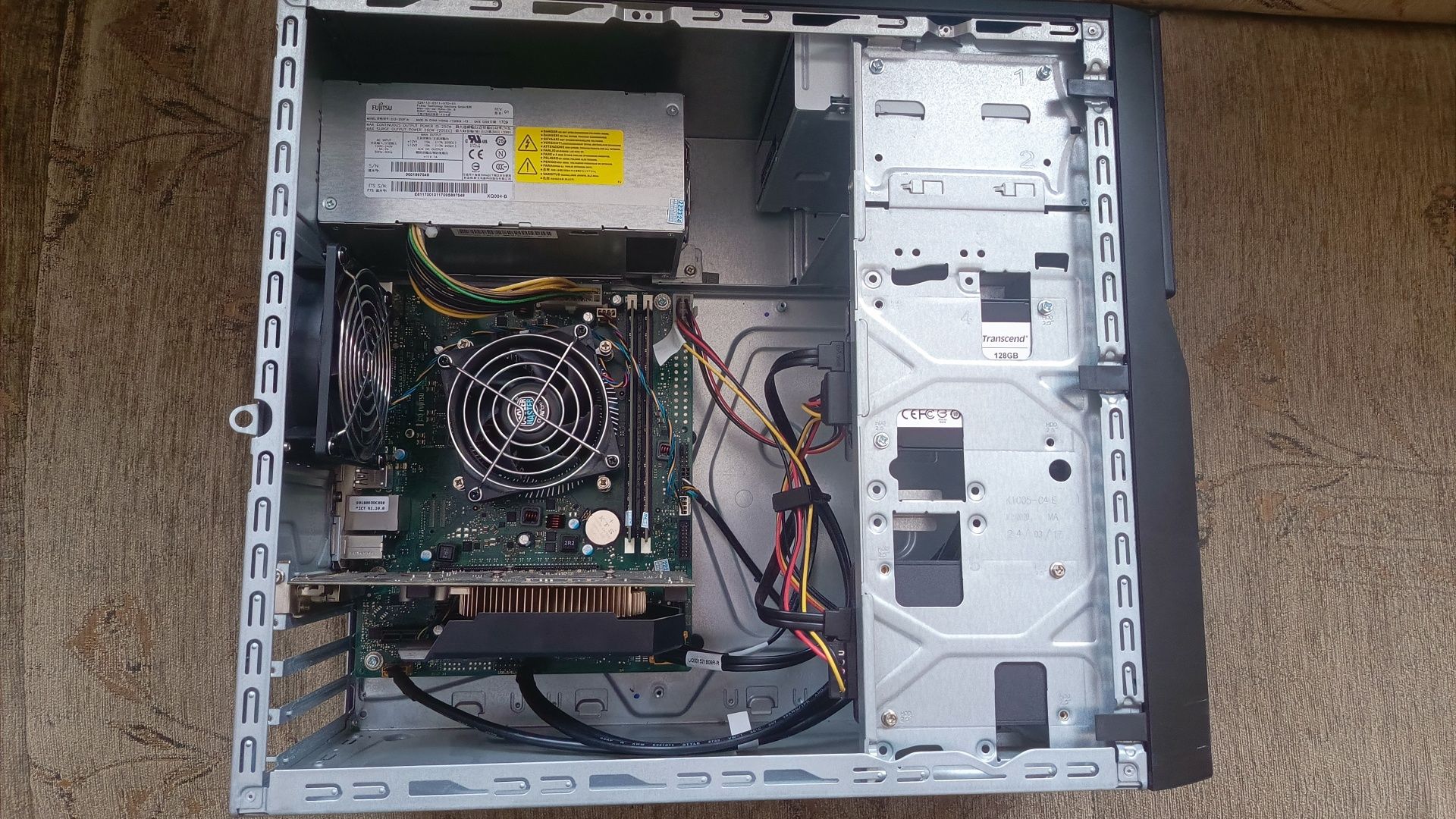 Komputer Fujitsu Esprimo P556 i3-6100, GTX ,8GB ram, SSD, Windows 10