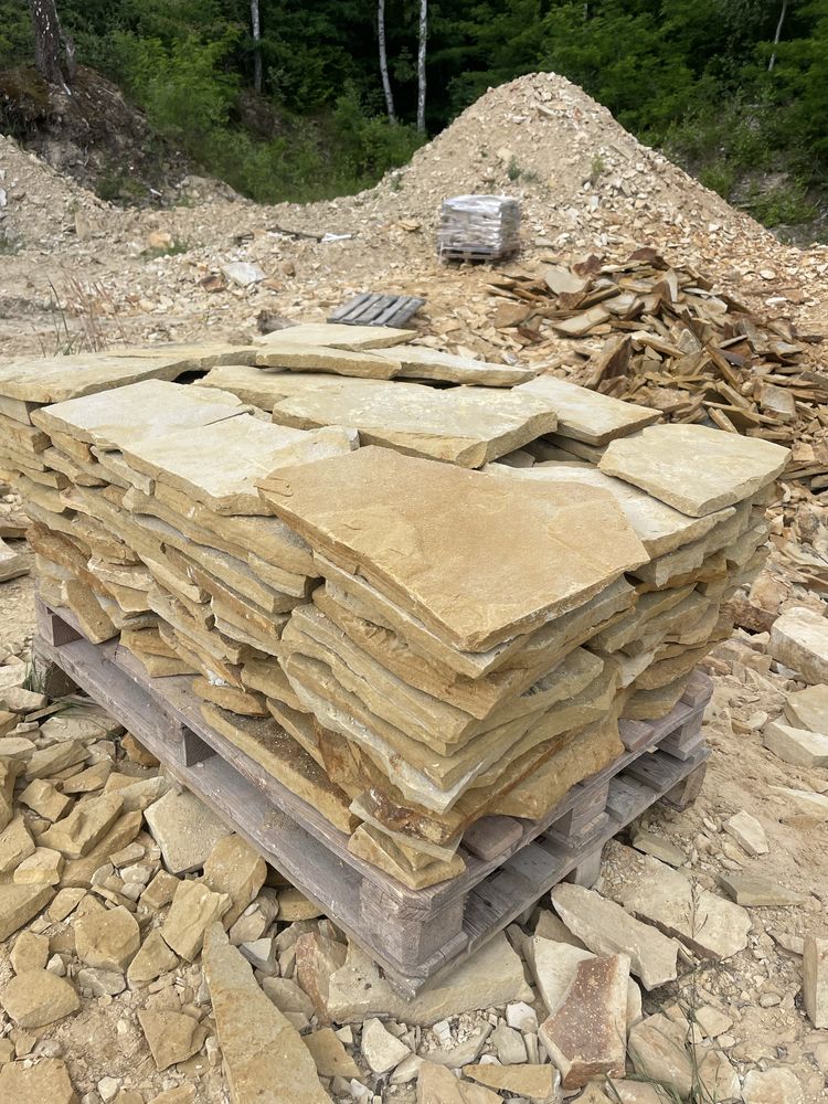 Piaskowiec Dzikówka kamień naturalny skalniak płyty murek ogród altany
