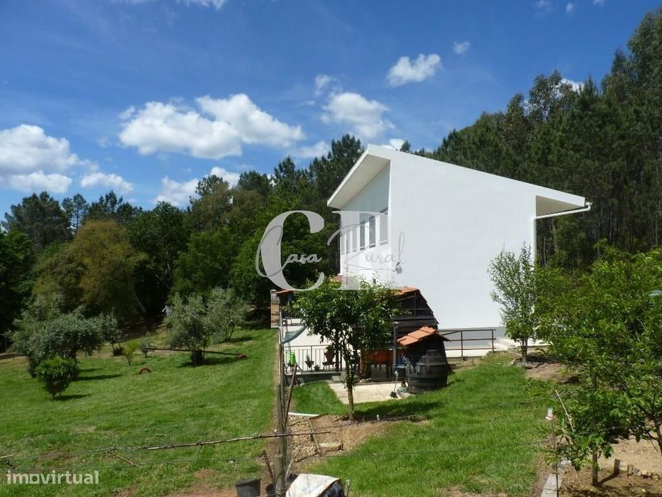 Moradia T3 construída em 2016 com vistas fantásticas, privacidade e te