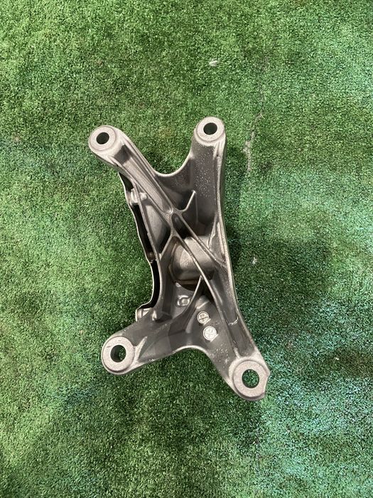 Подушка лапа кронштейн g серія bmw g30 g01-02 g05-07