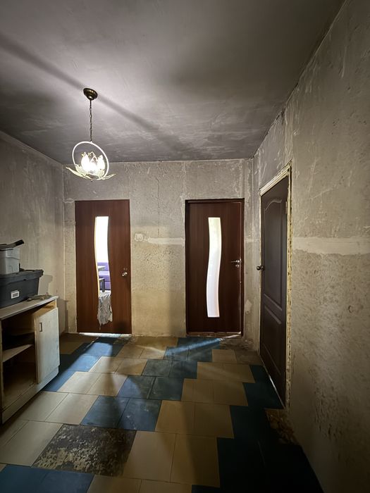 Продам 3 ком. 4 мкрн. Левый берег