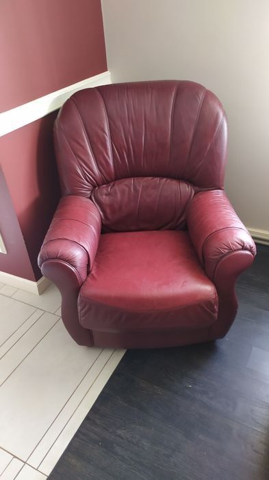 Продам кожаные диваны и кресло