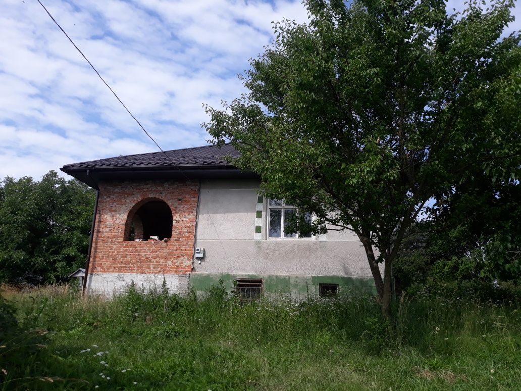 Будинок, незавершене будівництво