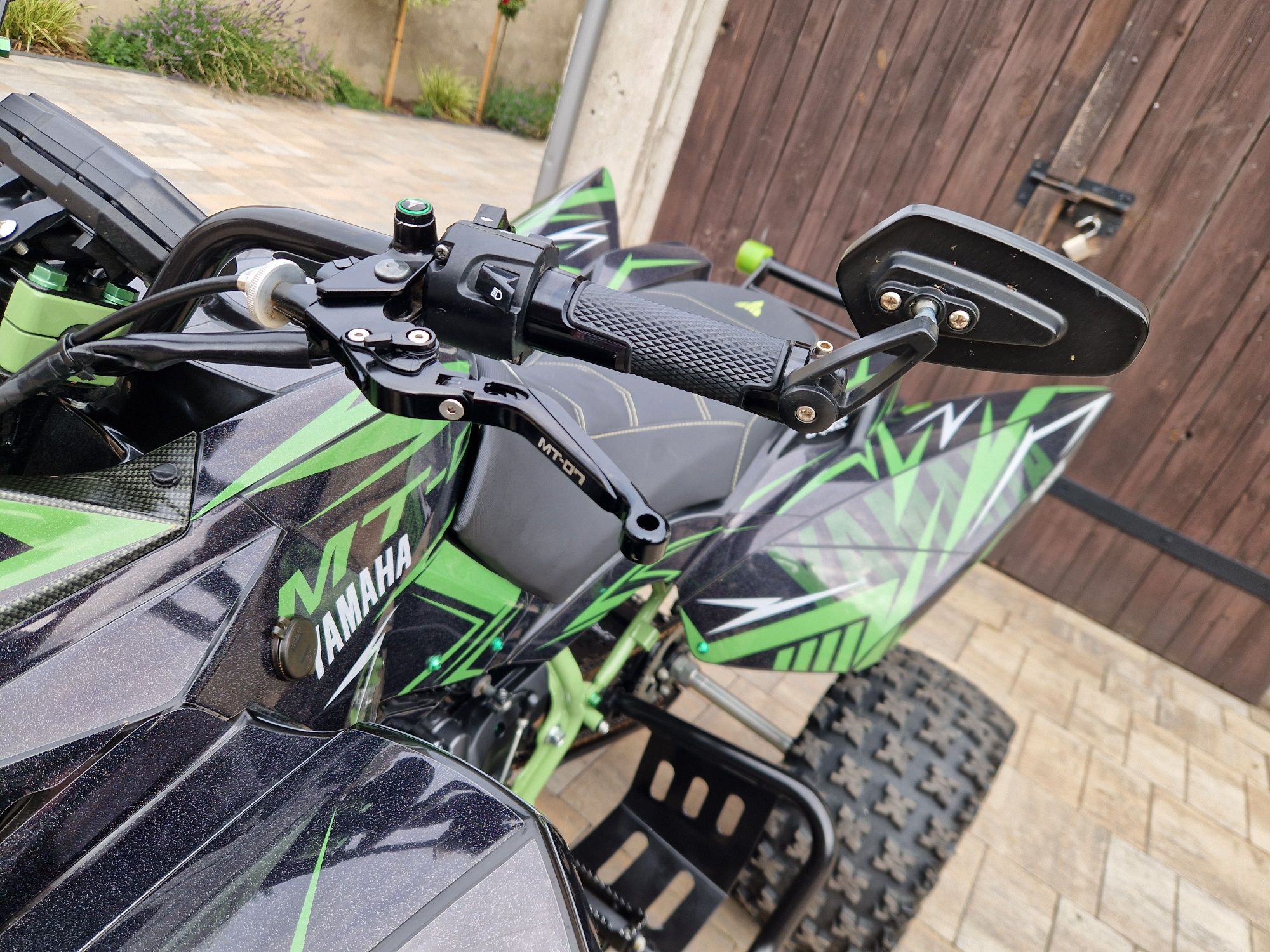 Quad Access Triton Lukcy Star swap MT07 [yamaha,ltz,raptor]