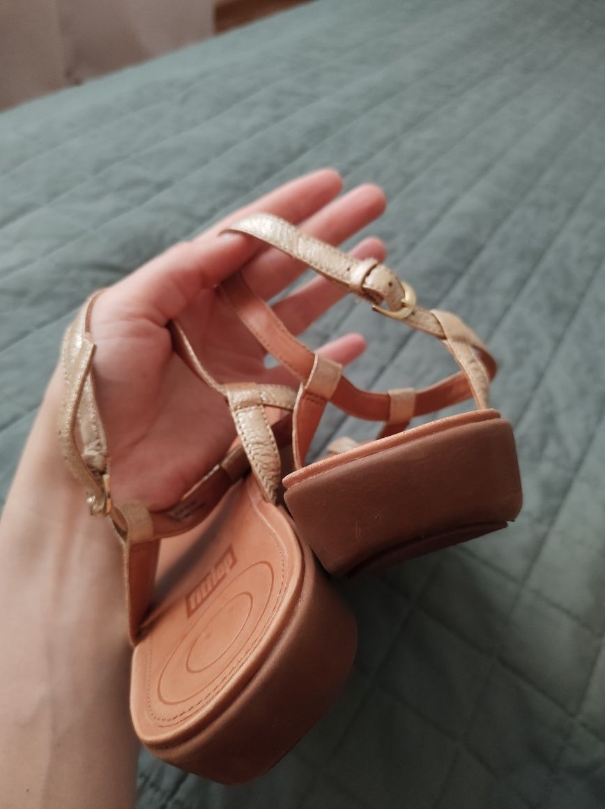 Fitflop rozmiar 41 skórzane sandały damskie