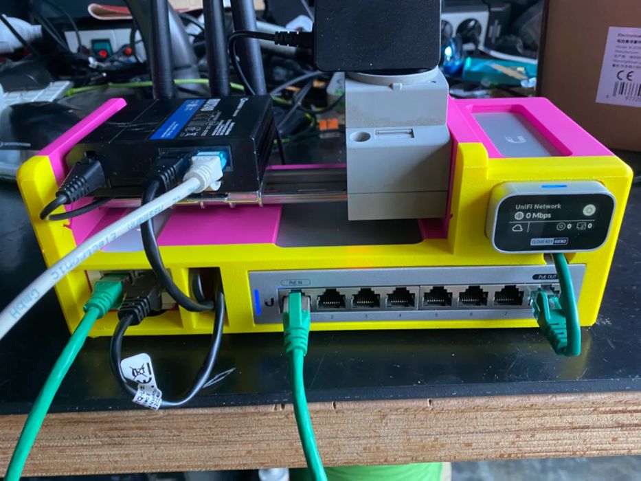 Mini Rack Servidor Portátil para Redes64550997117442120