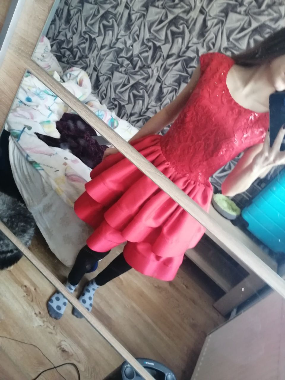 Czerwona sukienka z falbankami