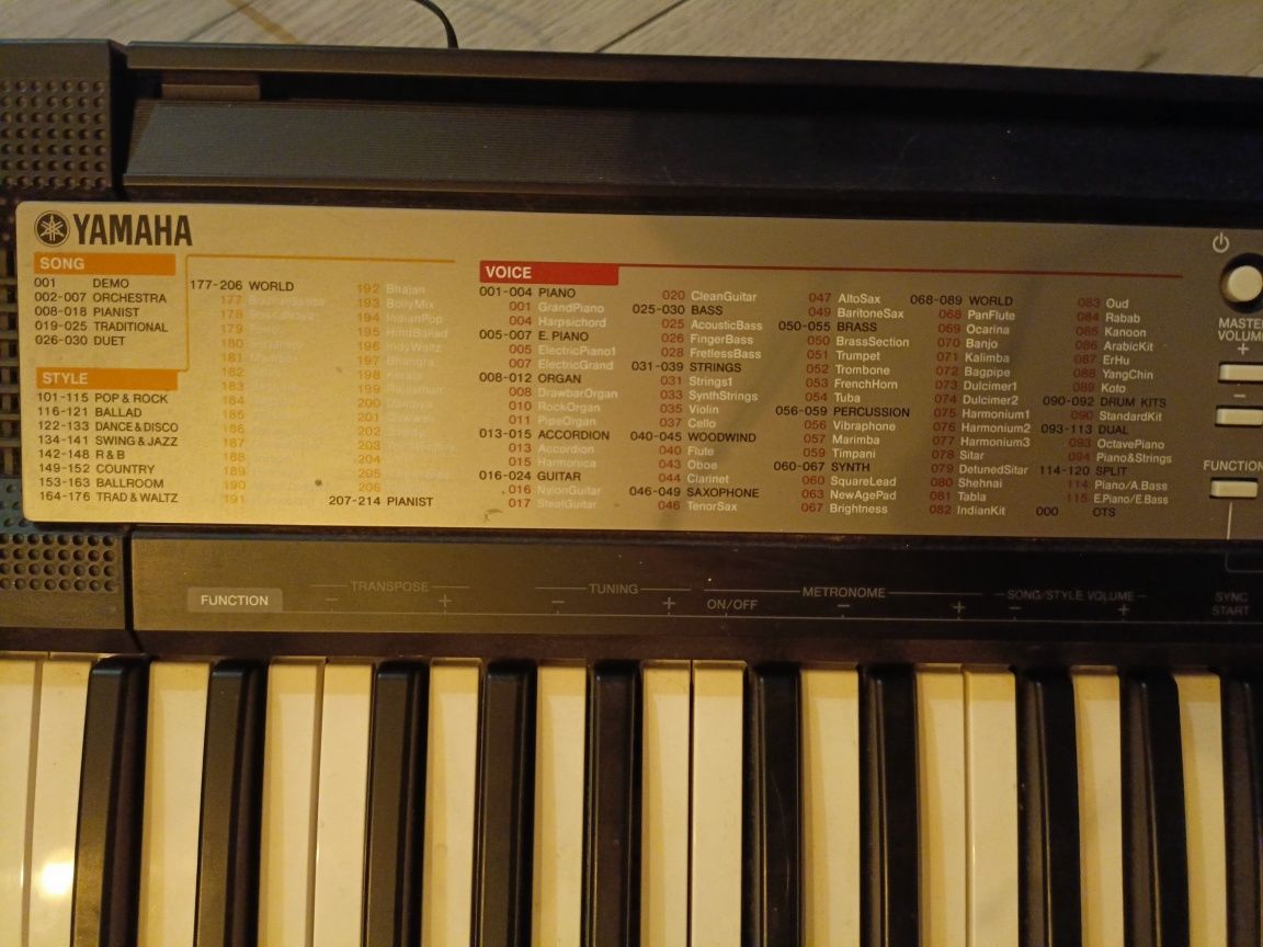 Pianino Yamaha PSR F50 używane