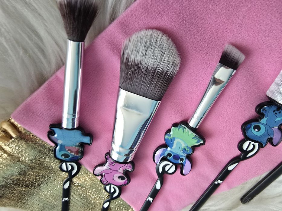 Zestaw 5ciu pędzli do makijażu stitch