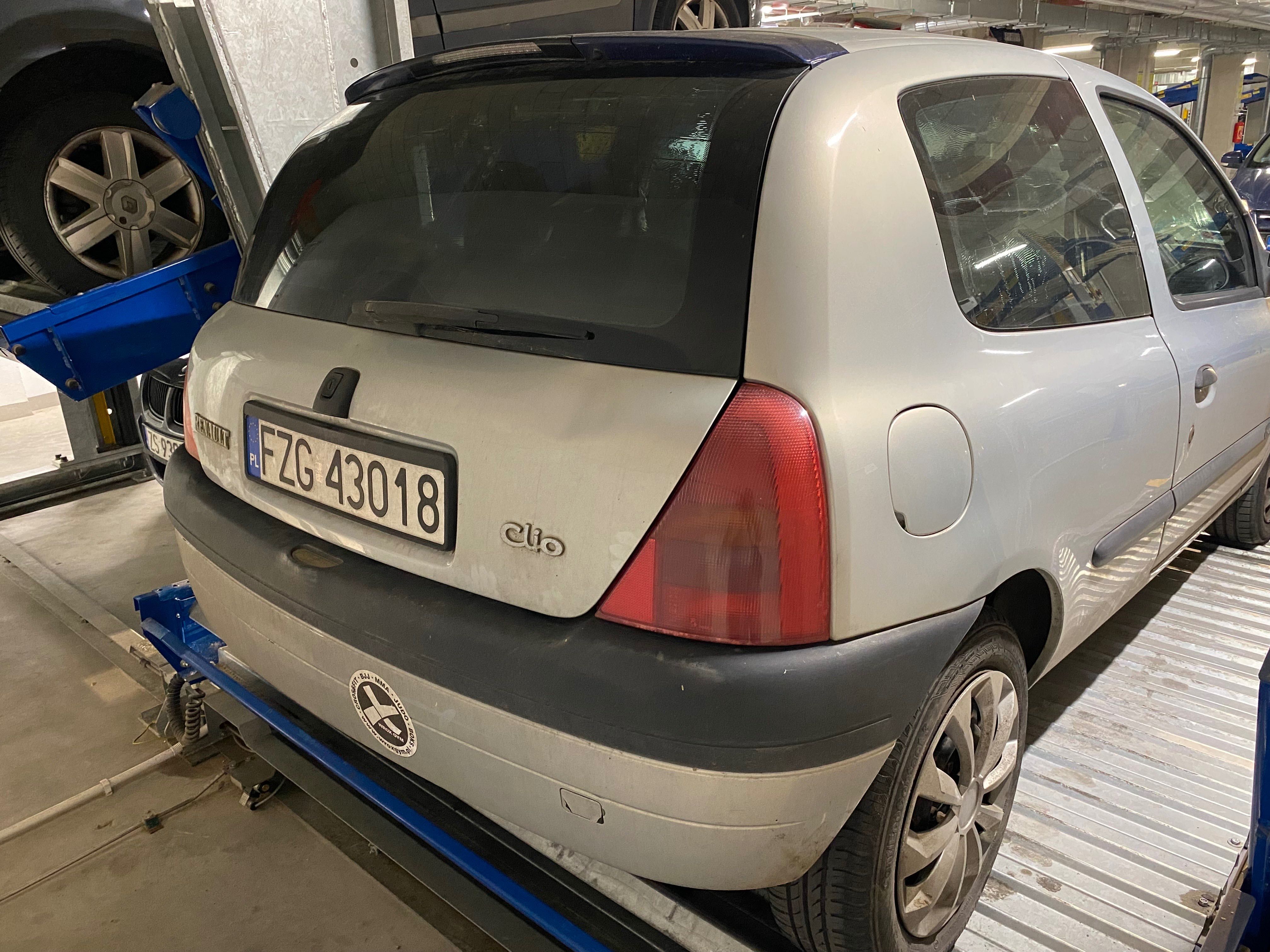 Renault Clio 2 1.4 benzyna 98 km.