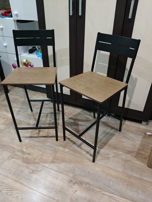 Komplet stół i 2 krzesła barowe hokery Sandsberg -Ikea