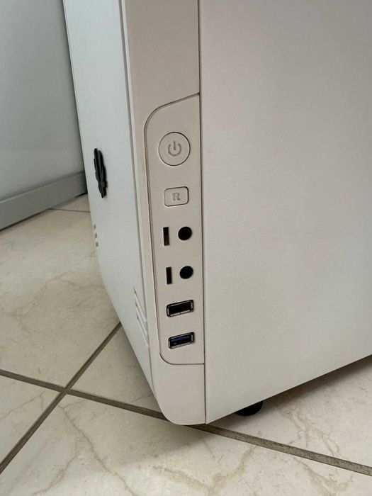 Komputer stacjonarny AMD Ryzen 5 3600/RX 580/ 16GB RAM/SSD NVMe 256 GB