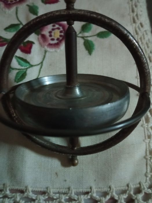 Único, Única!! Giroscópio,uma bela peça de arte .