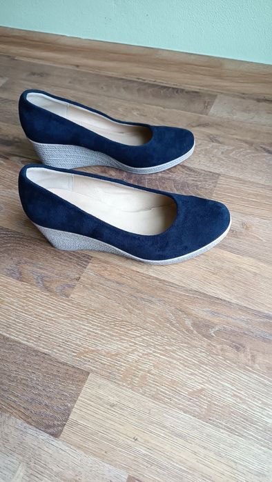 Zamszowe czółenka 37