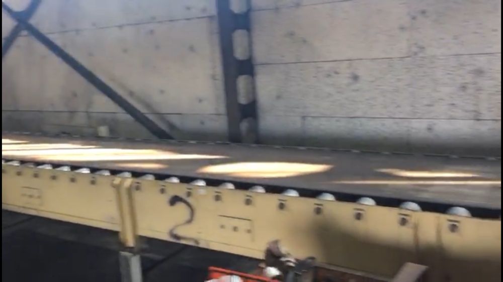 Paletyzator paletyzer automat paletyzujący taśmociągi linia