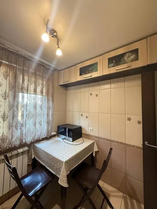 2к.кв. з ремонтом, поруч метро, р-н Одеська