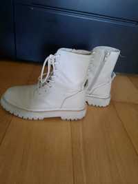 Botas cremes da Zara