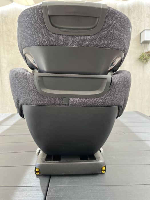 Cadeira Auto Maxi-Cosi RodiFix (grupo 2/3 - 15kg a 36kg)