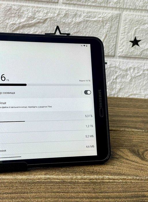 Планшет Samsung 10 дюймів
