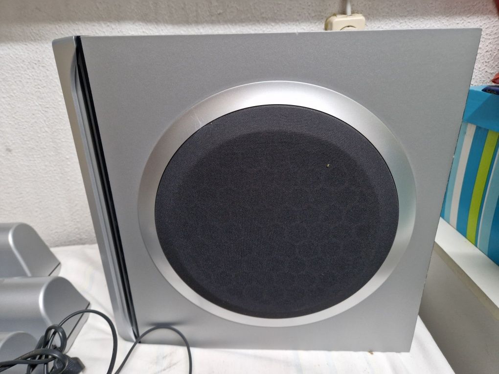 Vendo sistema home Teather Sony, completo, comando remoto e acessórios