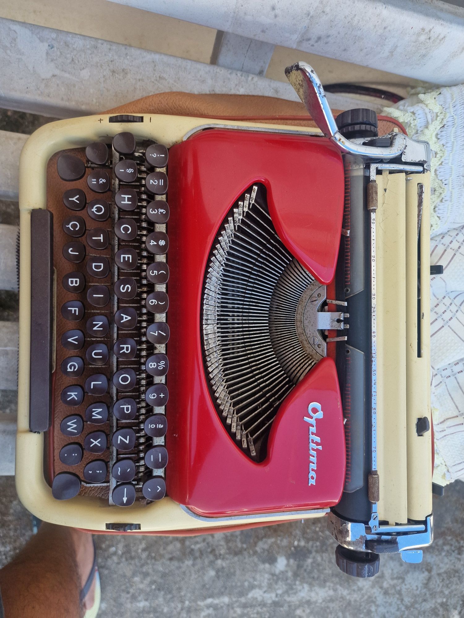 Máquina de escrever Antiga impecável