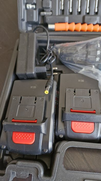 Maquina a bateria caixa e 2 baterias