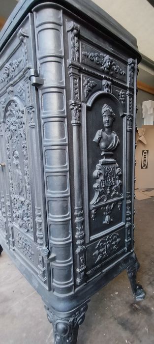 Kominek żeliwny wolnostojący