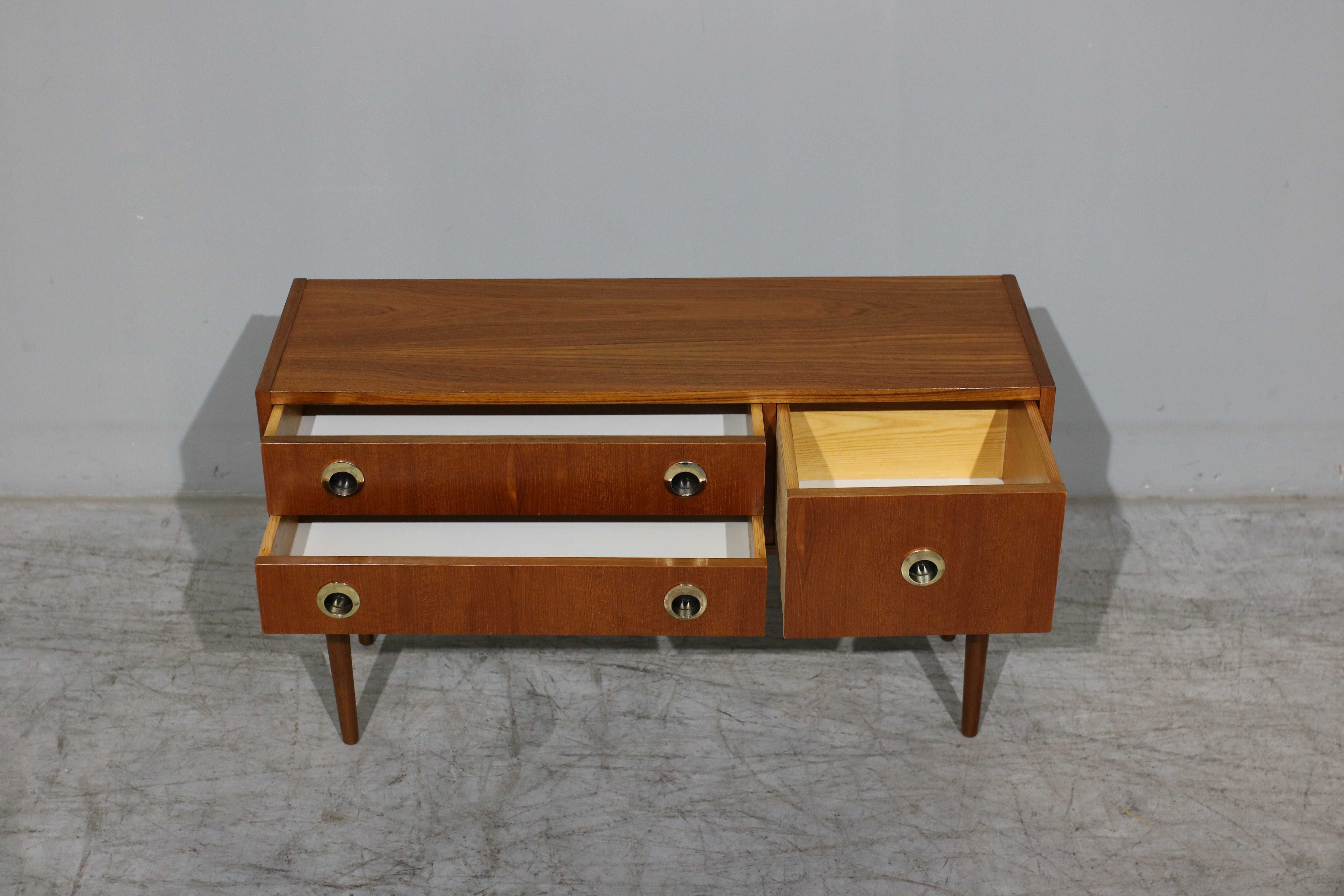 Móvel de apoio em teca | Nordic Design