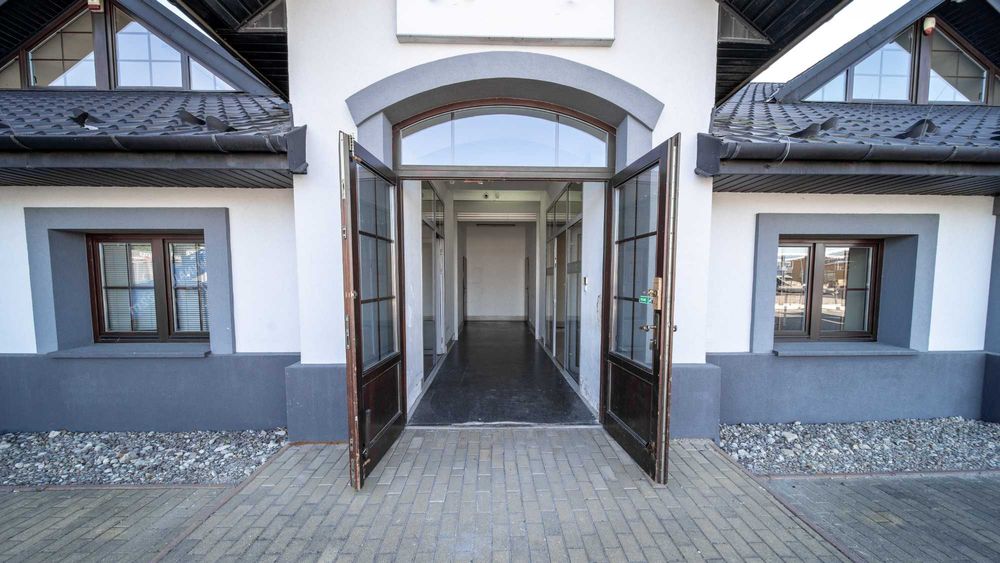 Sprzedam budynek handlowo -usługowy , magazyn 700 m2, Brzesko