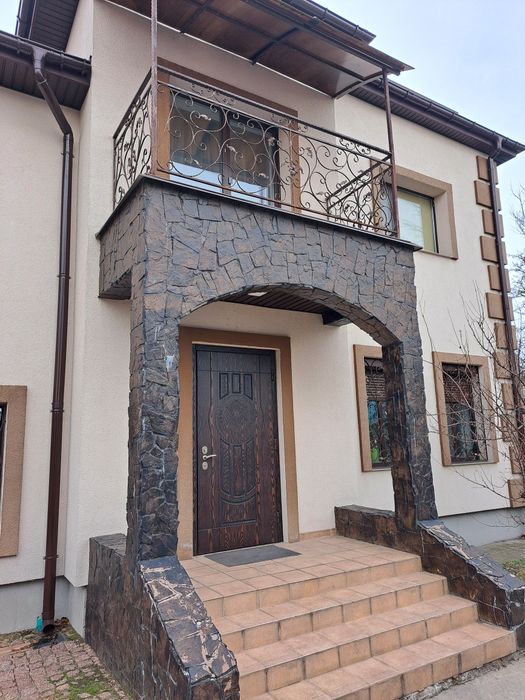 Аренда коттеджа на Русановских садах.