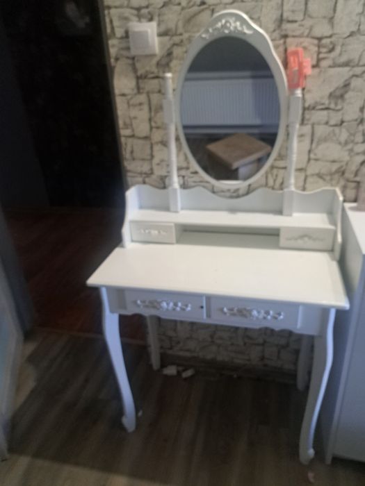 Toaletka bez taboretu