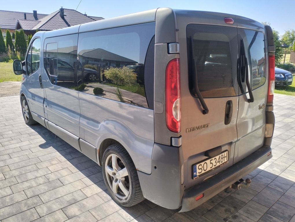Renault Trafic II long 2.0dci hak 9 osobowy