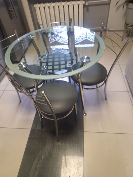 Stół i 4 krzesła kuchenny do jadalni do kuchni