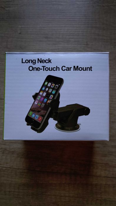 Uchwyt samochodowy na telefon na kokpit