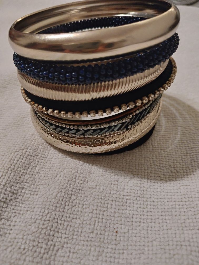 Conjunto de 7 pulseiras novas todas diferentes.